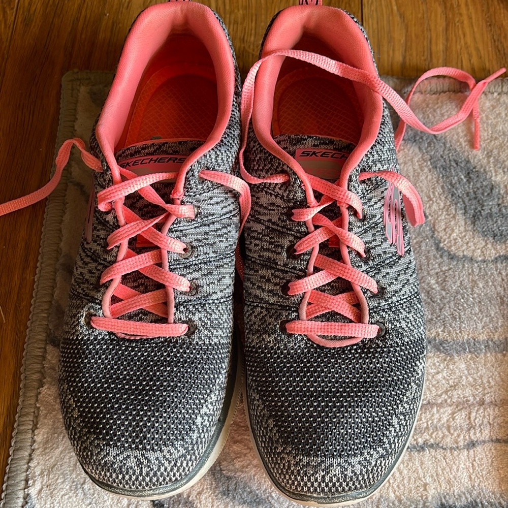 Skechers shoes size 7.5